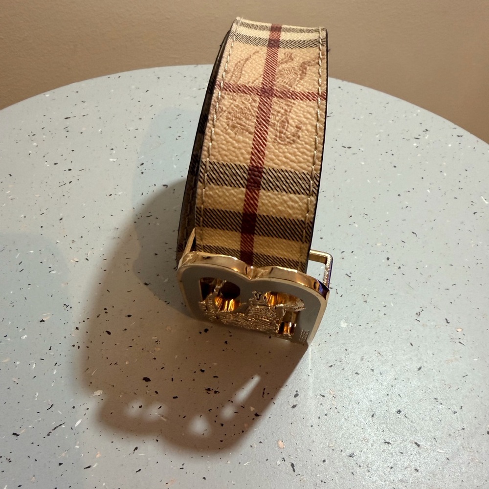 Burberry checked belt …No returns